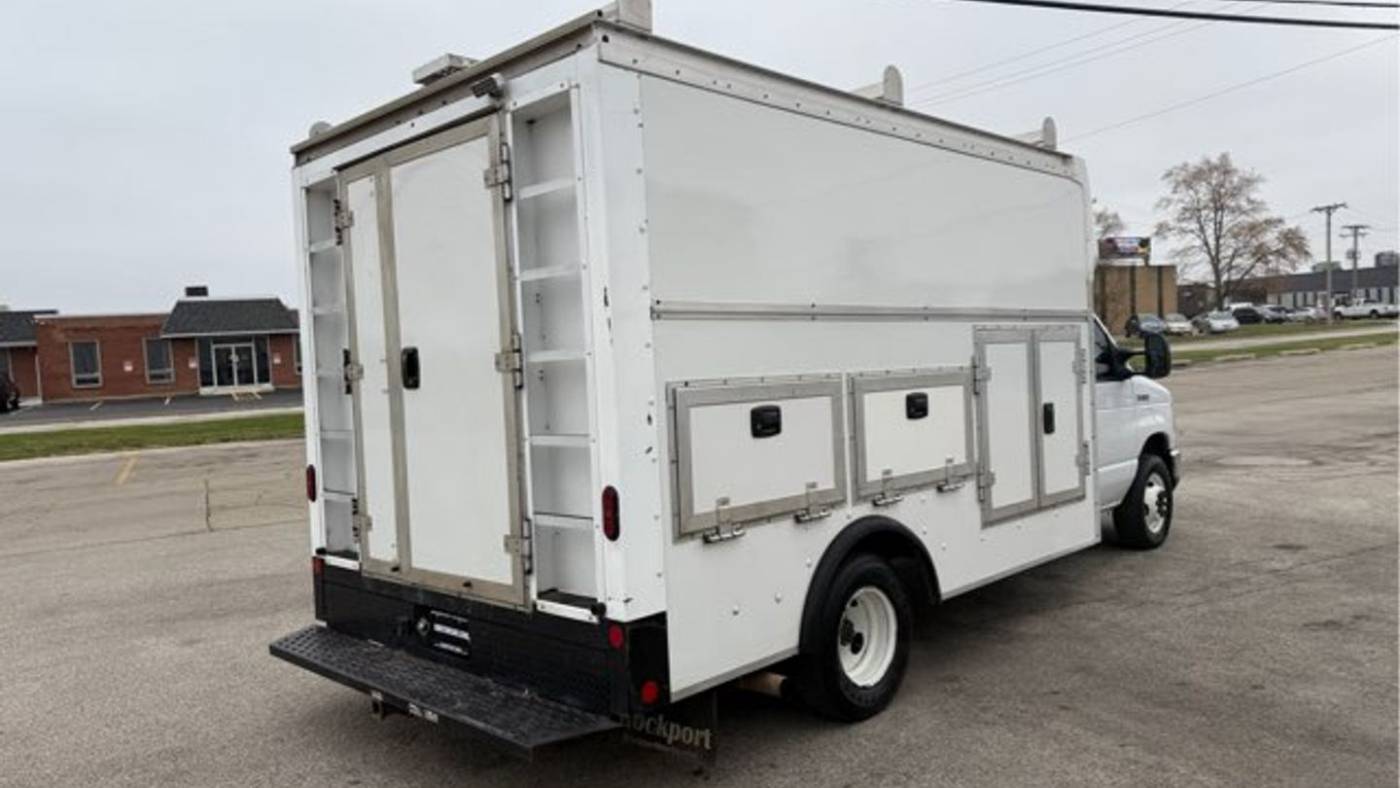 2022 ford e-series e-350 sd