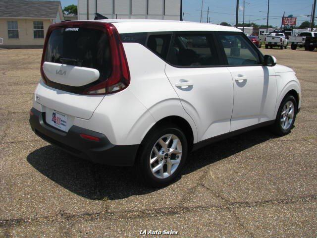2022 kia soul lx