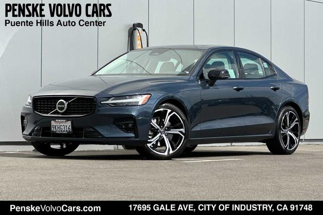 2024 volvo s60 b5 core dark theme