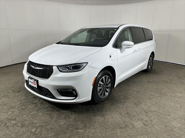 2022 chrysler pacifica hybrid touring l