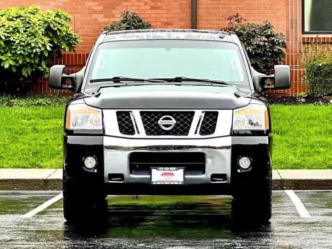 2013 nissan titan crew cab sv pickup 4d 5 1/2 ft in lynnwood, washington