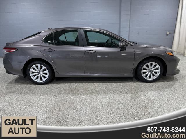 2020 toyota camry le