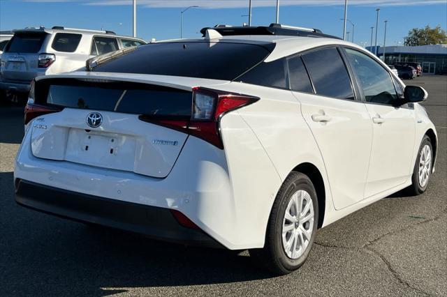 2021 toyota prius l