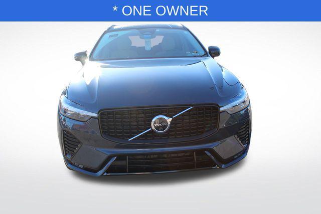 2023 volvo xc60 b5 plus dark theme