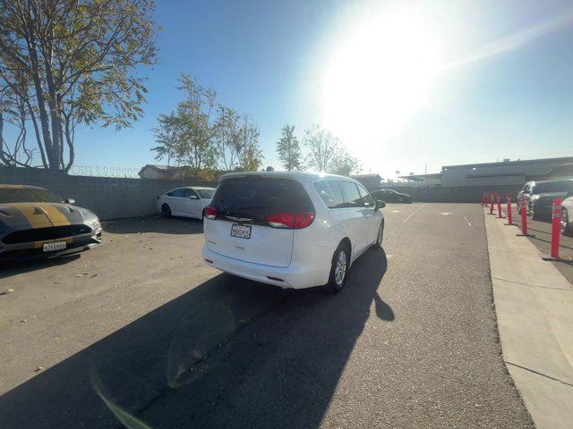 2022 chrysler voyager lx