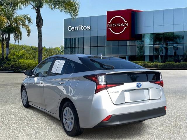 2019 toyota prius le