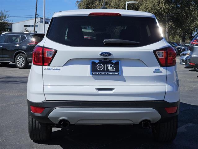 2019 ford escape se