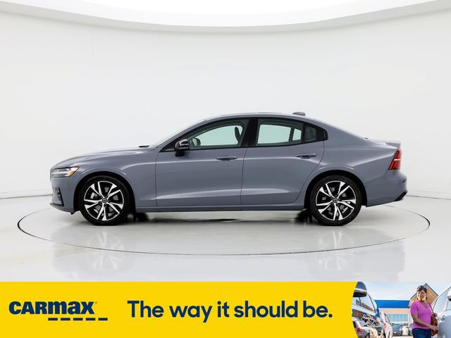 2024 volvo s60 b5 core dark theme