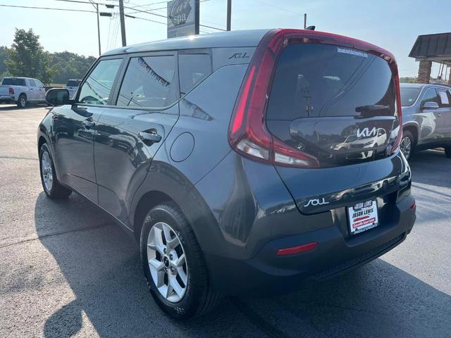 2022 kia soul lx