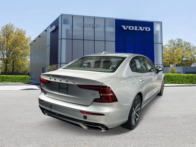 2022 volvo s60 b5
