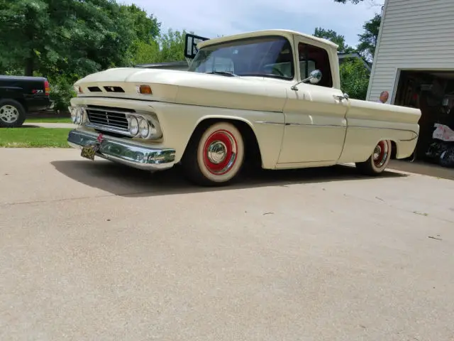 1961 chevrolet apache 1/2 ton short bed fleetside truck