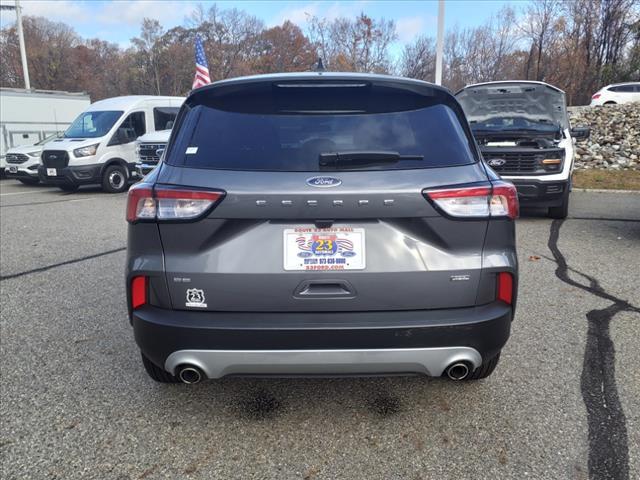 2021 ford escape se