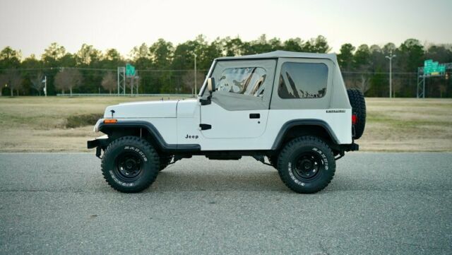 yj / only 54k original miles / full service records / 5 speed / lifted / clean