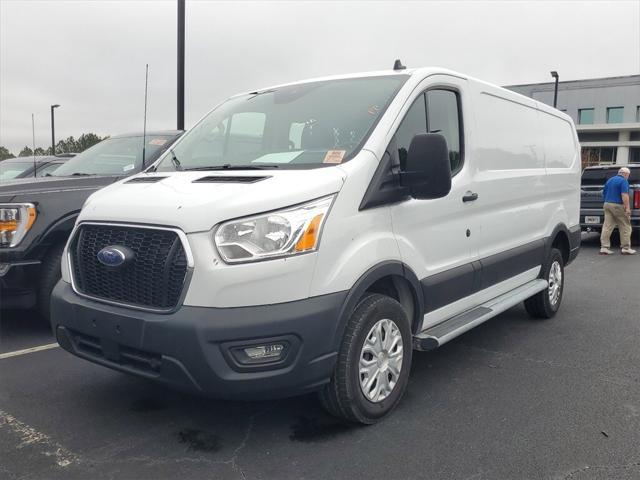 2022 ford transit-150 base