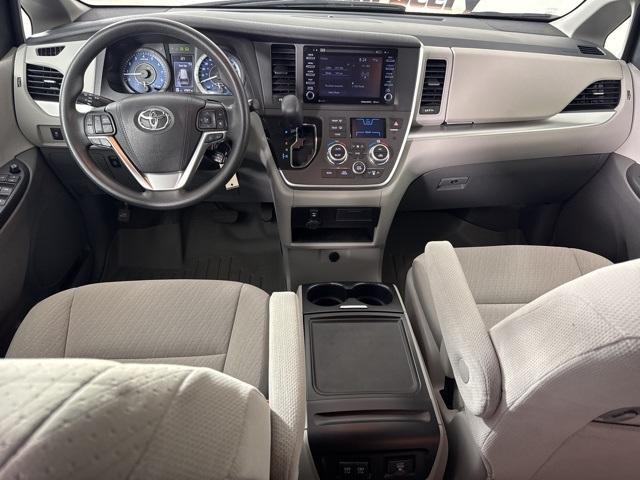 2020 toyota sienna le