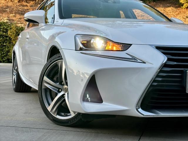 2017 lexus is 300 base
