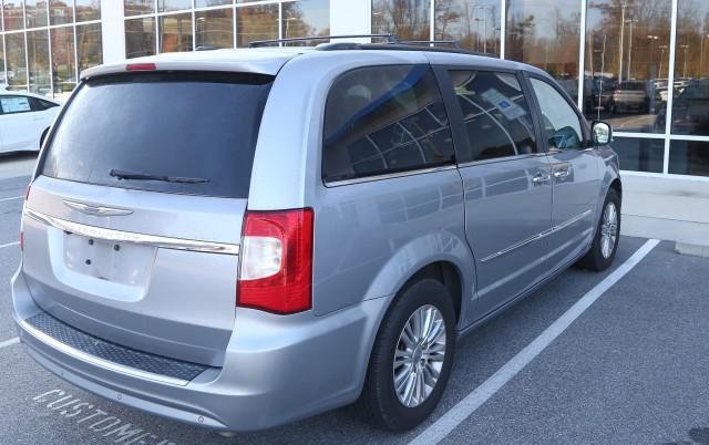 2015 chrysler town & country touring-l
