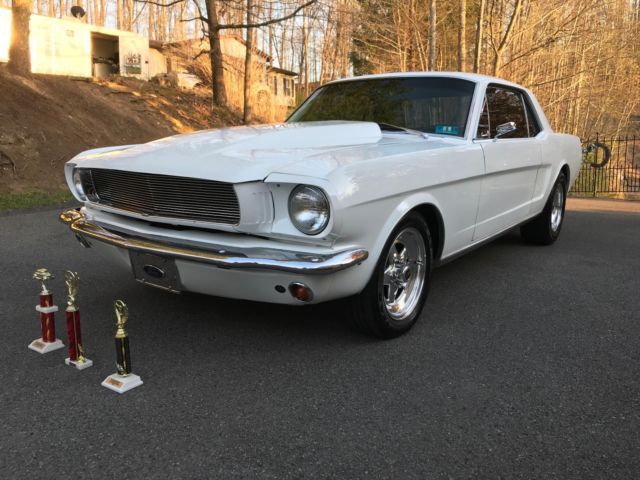 1966 ford mustang 289 v8 super clean beautiful interior runs strong drives great