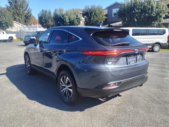 2022 toyota venza le
