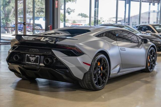2023 lamborghini huracan tecnica base