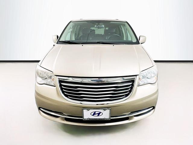 2013 chrysler town & country touring