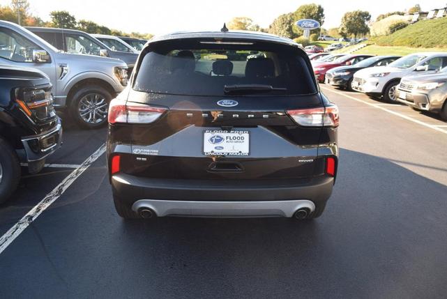 2021 ford escape se