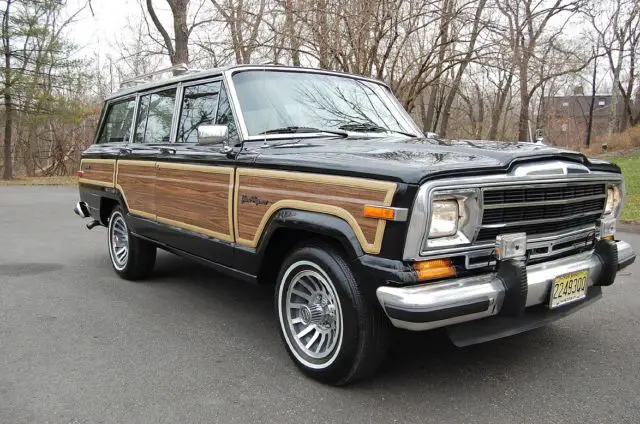 extra clean, no rust 1989 jeep grand wagoneer, 4 wheel drive, woodgrain,leather