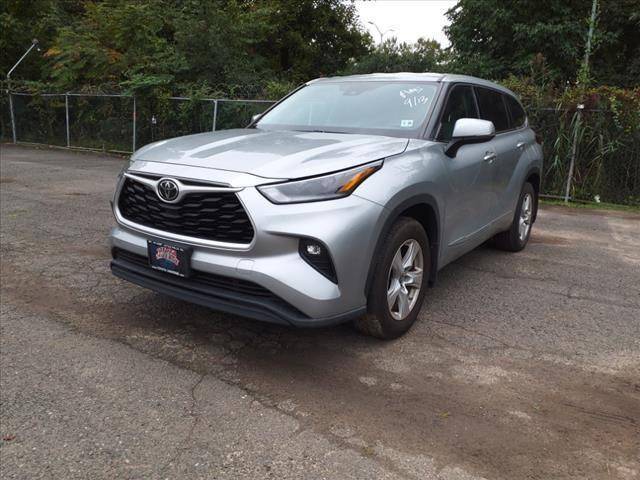 2021 toyota highlander le