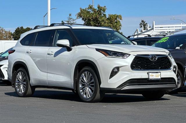 2022 toyota highlander platinum