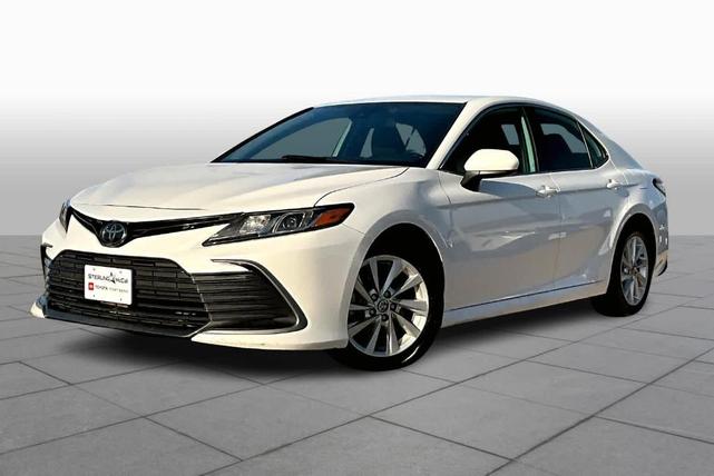 2022 toyota camry le