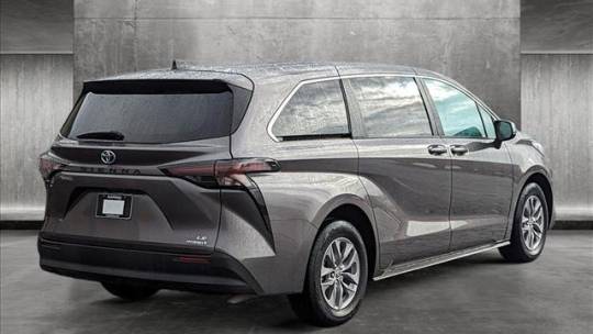 2023 toyota sienna le 8-passenger