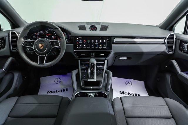 2023 porsche cayenne platinum edition