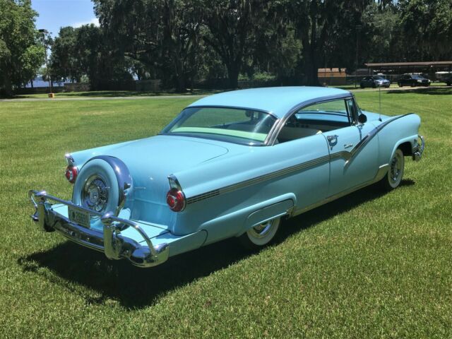 beautiful diamond blue 1956 victoria 2 door hardtop (1955-1957 like a crown vic)