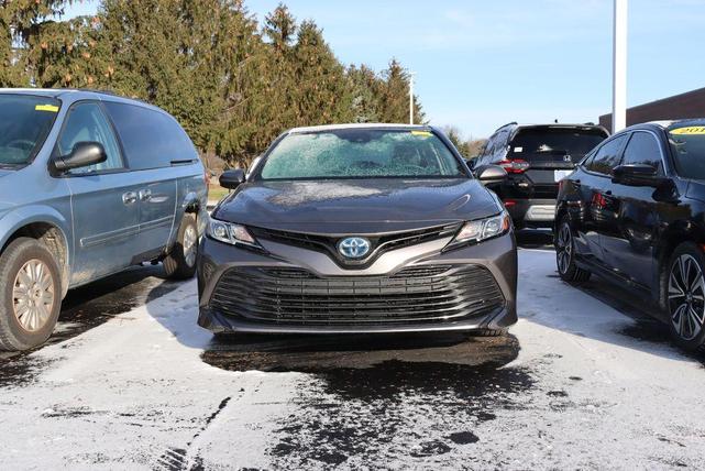 2019 toyota camry hybrid le