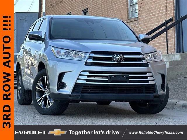 2017 toyota highlander le