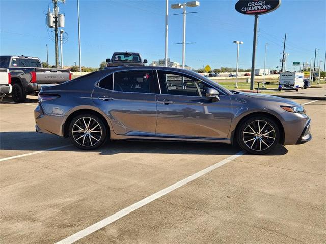 2023 toyota camry se