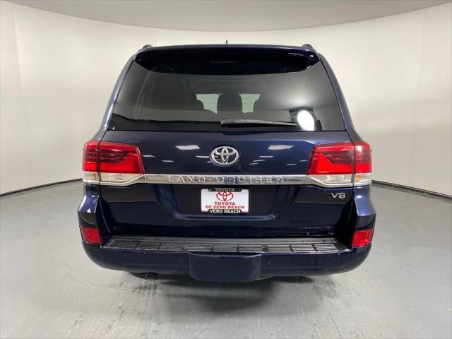 2016 toyota land cruiser base