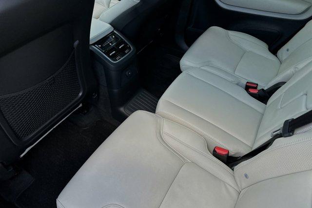 2022 volvo xc90 recharge plug-in hybrid r-design