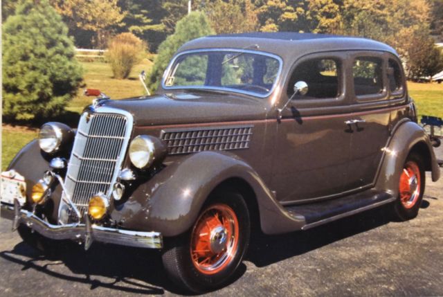 1935 ford deluxe humpback sedan touring