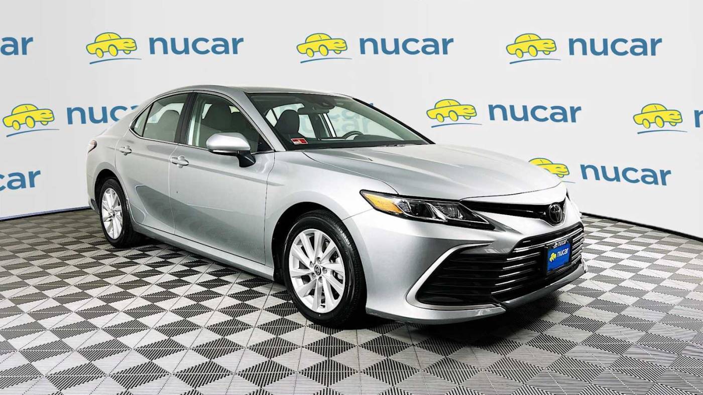 2022 toyota camry le