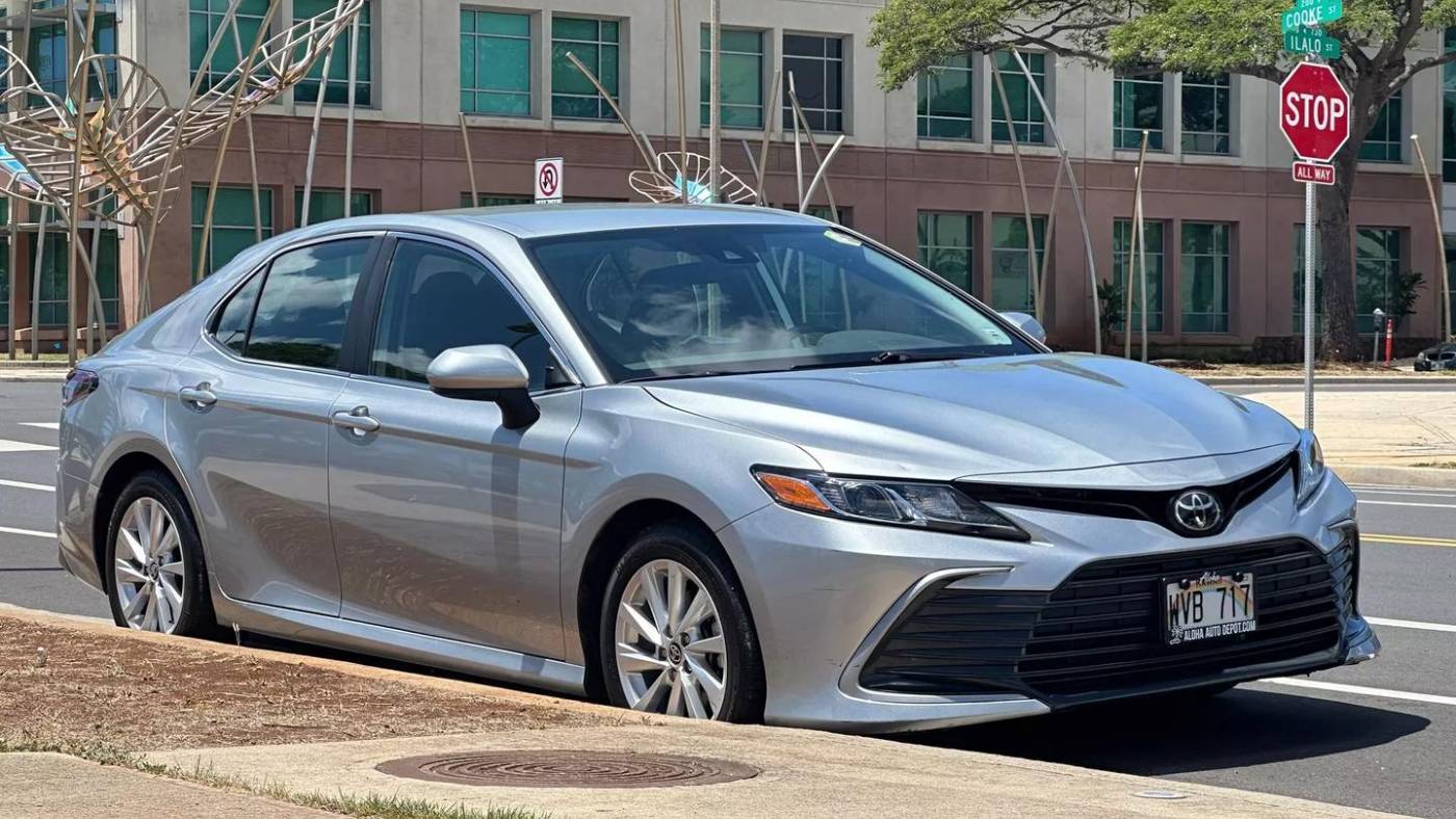 2023 toyota camry le