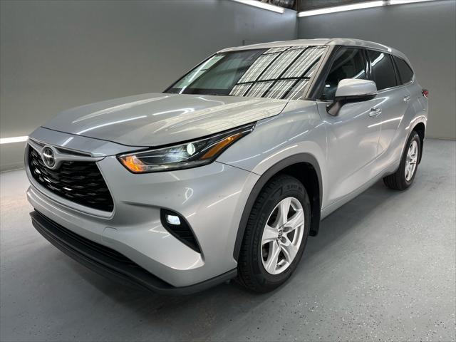 2021 toyota highlander le