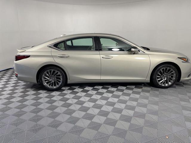 2024 lexus es 300h ultra luxury