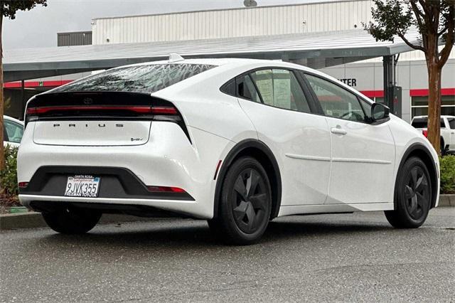 2024 toyota prius le