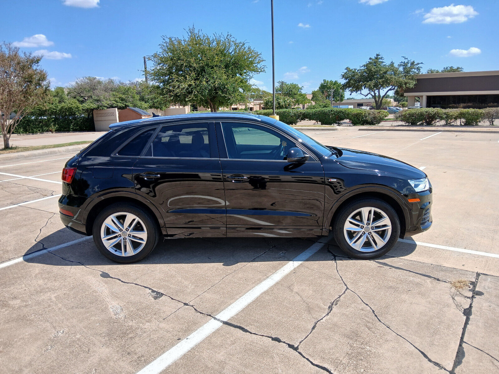 2018 audi q3 premium - 2.0t turbo * fully loaded, leather, sunroof, etc