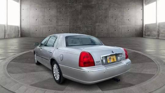 2005 Lincoln Town Car