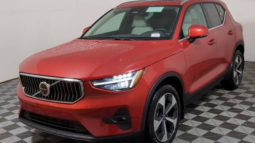 2024 volvo xc40 b5 plus bright theme