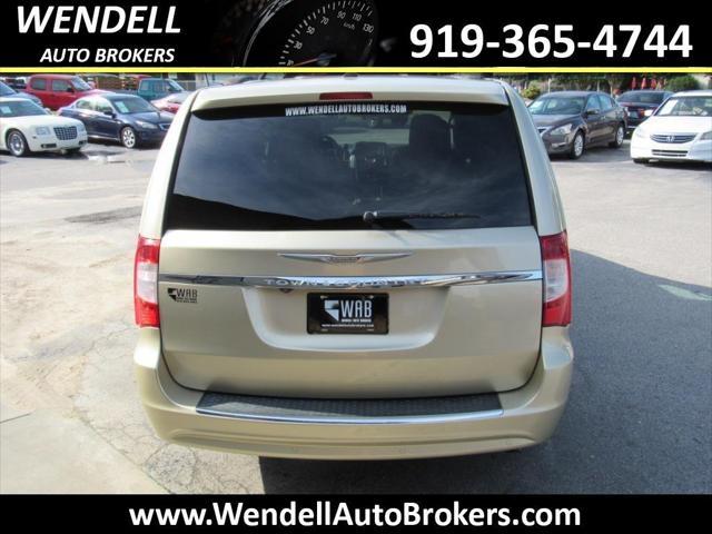 2012 chrysler town & country touring-l