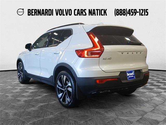2023 volvo xc40 b5 plus dark theme