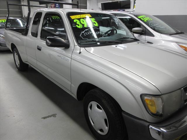 2000 toyota tacoma base